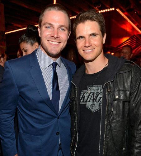 stephen amell cousin